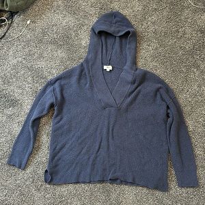 Oversized Aerie V neck hooded sweater! 💙